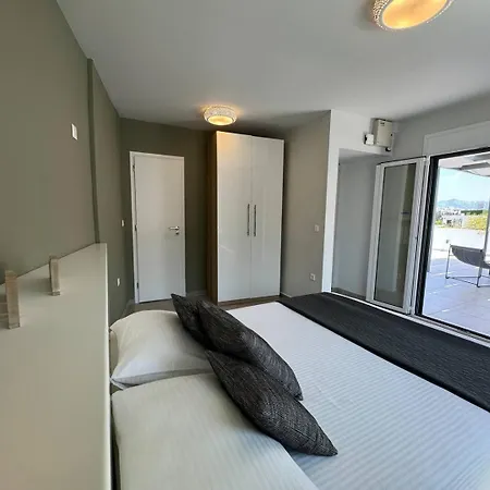 Ma Maison Acropolis Mansion: Penthouse With Rooftop Garden Near Acropolis Apartment *
